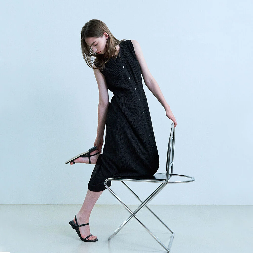 Seersucker sleeveless shirring long dress - black