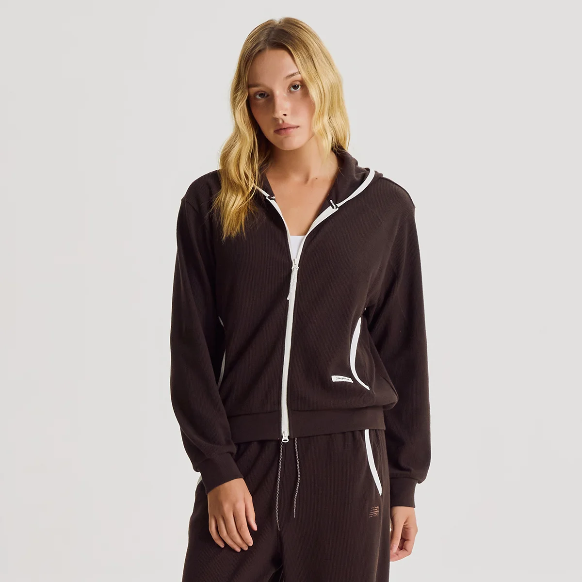 NBMDG3W812 / WOMEN AIRY 華夫格 連帽拉鍊外套 (BROWN)