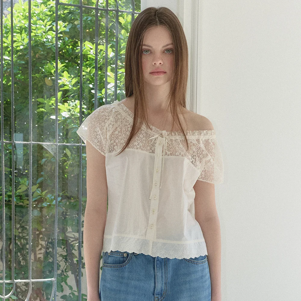 FLOWER LACE BLOUSE (CREAM)