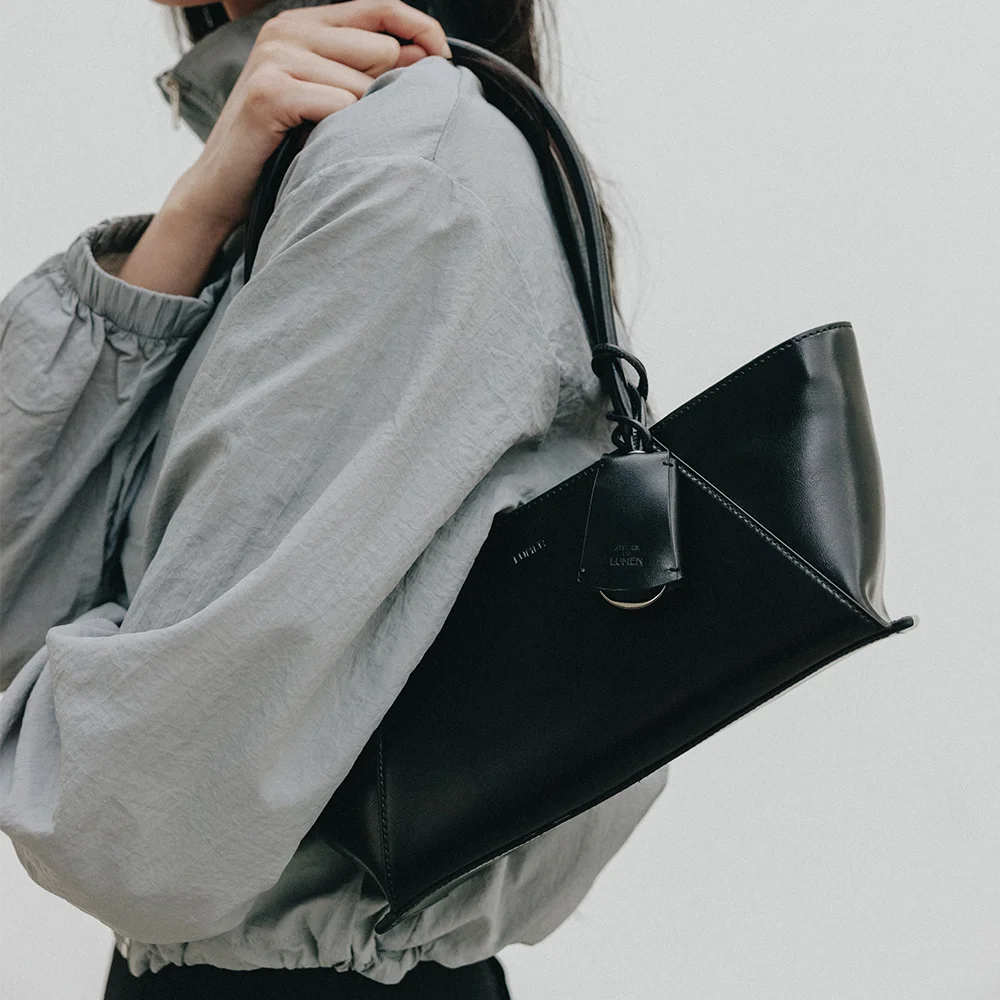 MONIQUE SHOULDER BAG (SOFT BLACK)
