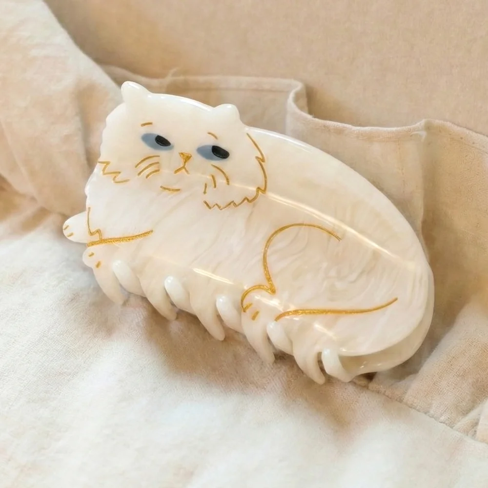 White Cat Hair Claw
