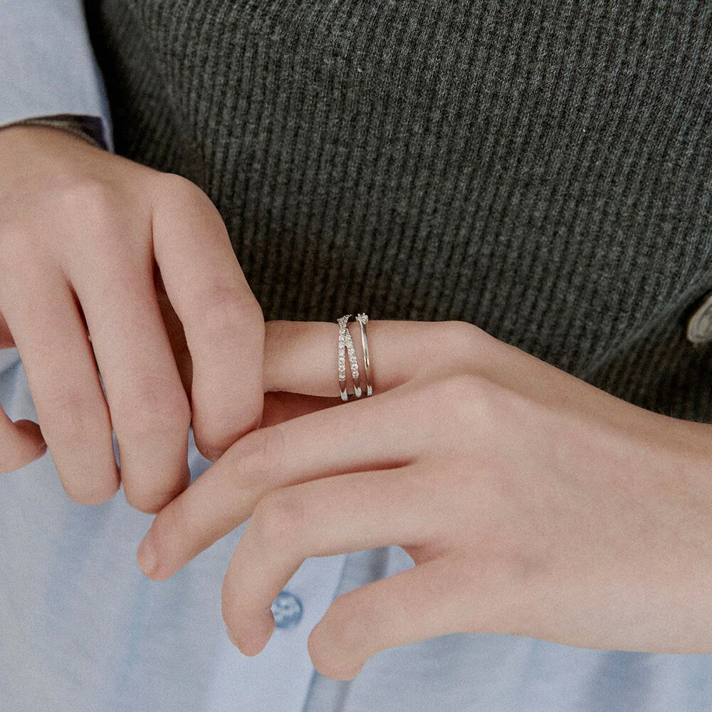 Jua Cubic Cross Ring. RB1206