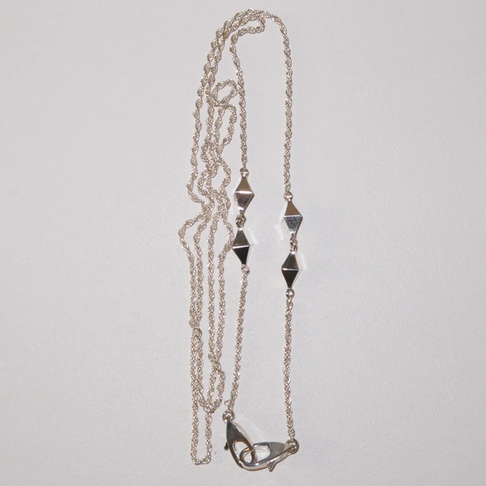 GLEAM GLASSES NECKLACE