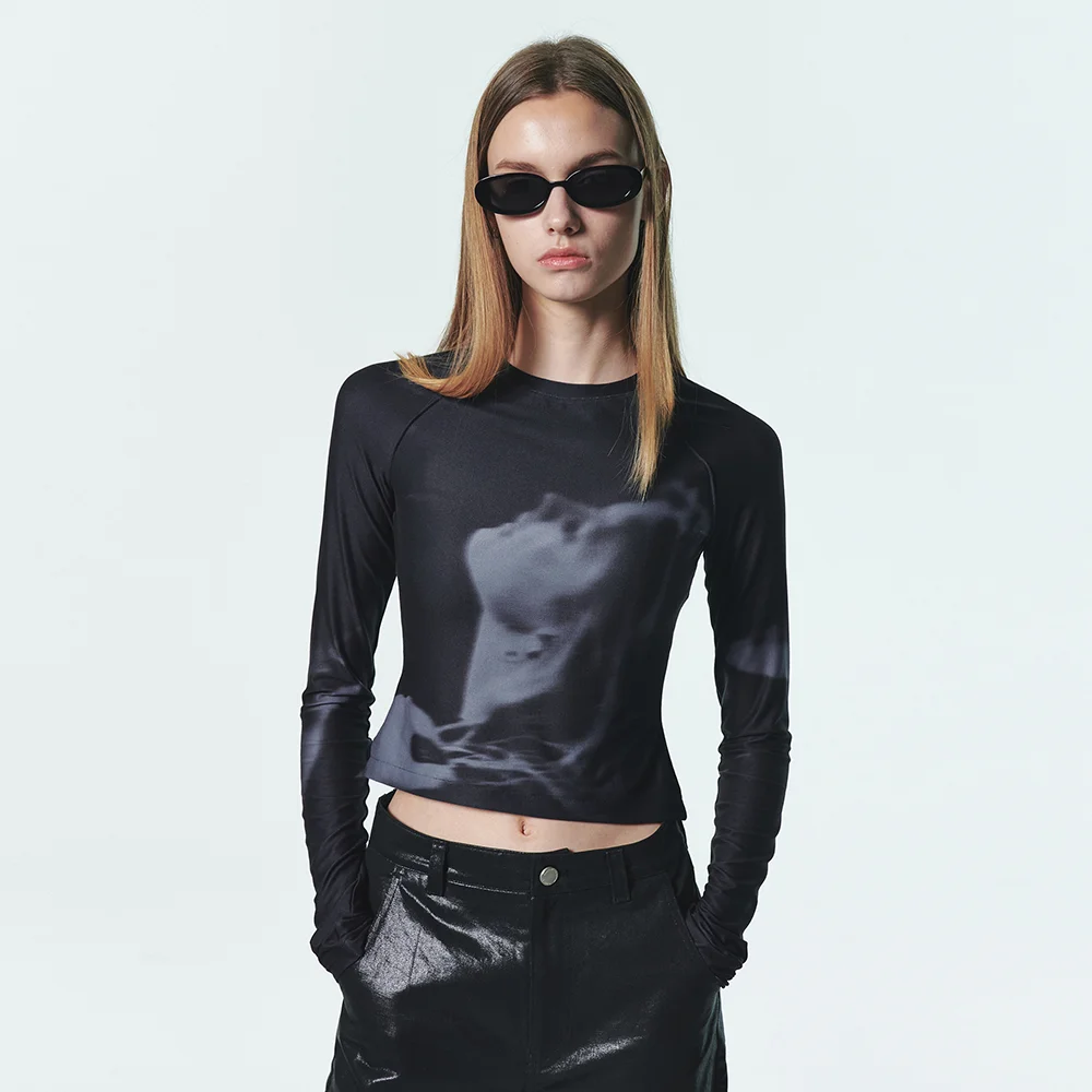 SENSUAL WOMAN GRAPHIC TEE