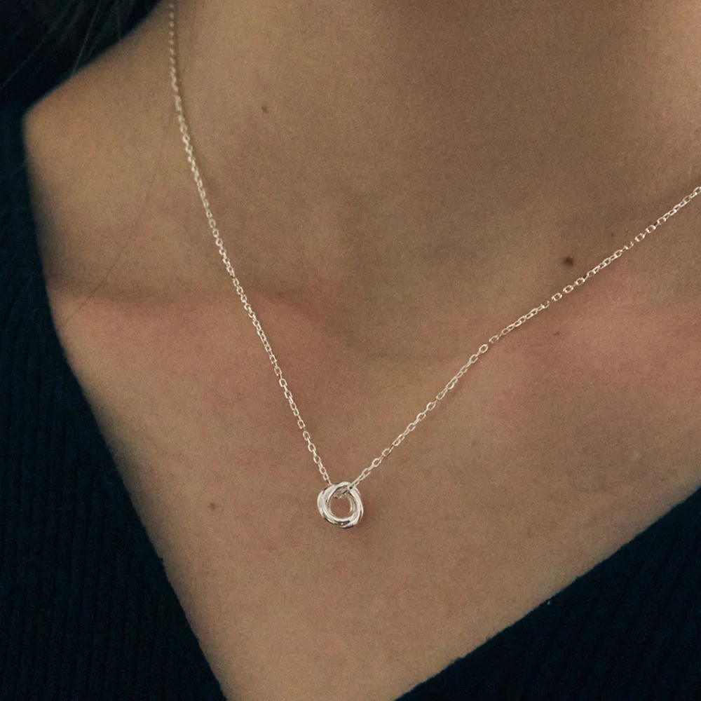 Twisted Loop Necklace. NA1718