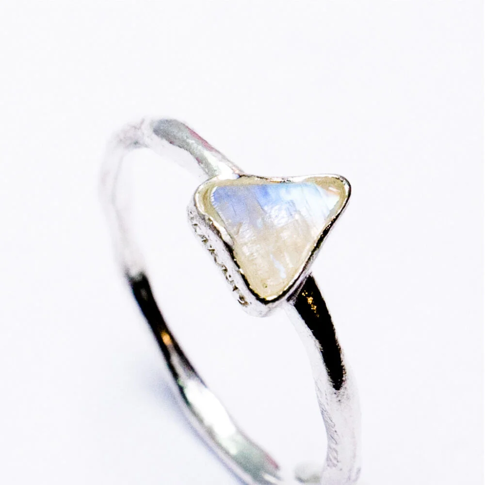 HR 180R_Rainbow Moonstone Ring (Silver 925)