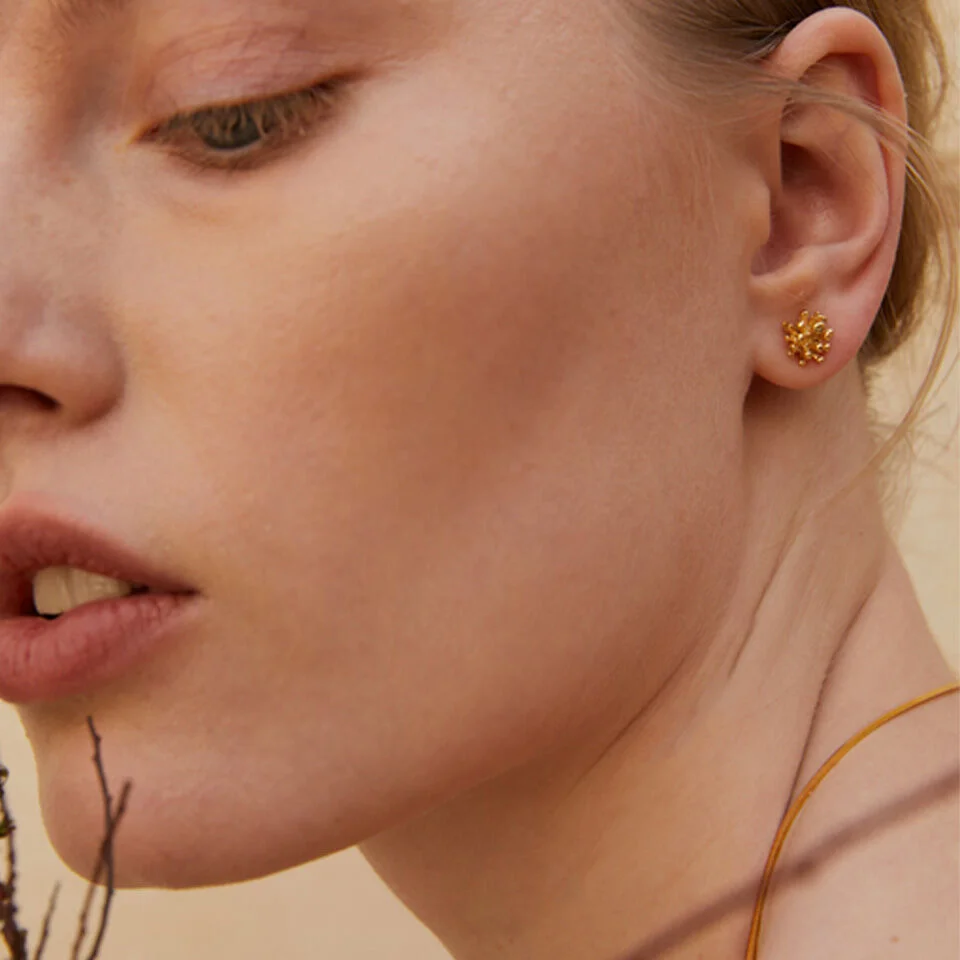 Flower stud earrings