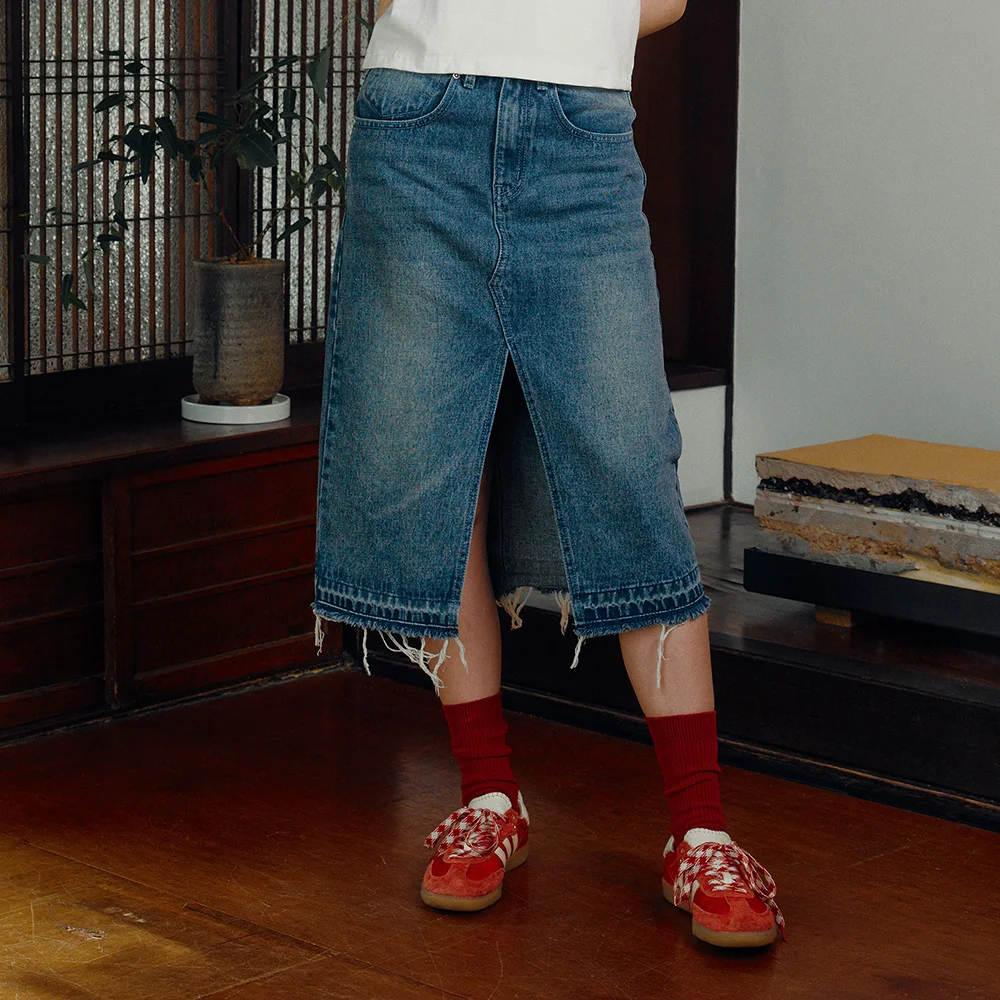 RAWCUT DENIM SKIRT (LIGHT BLUE)