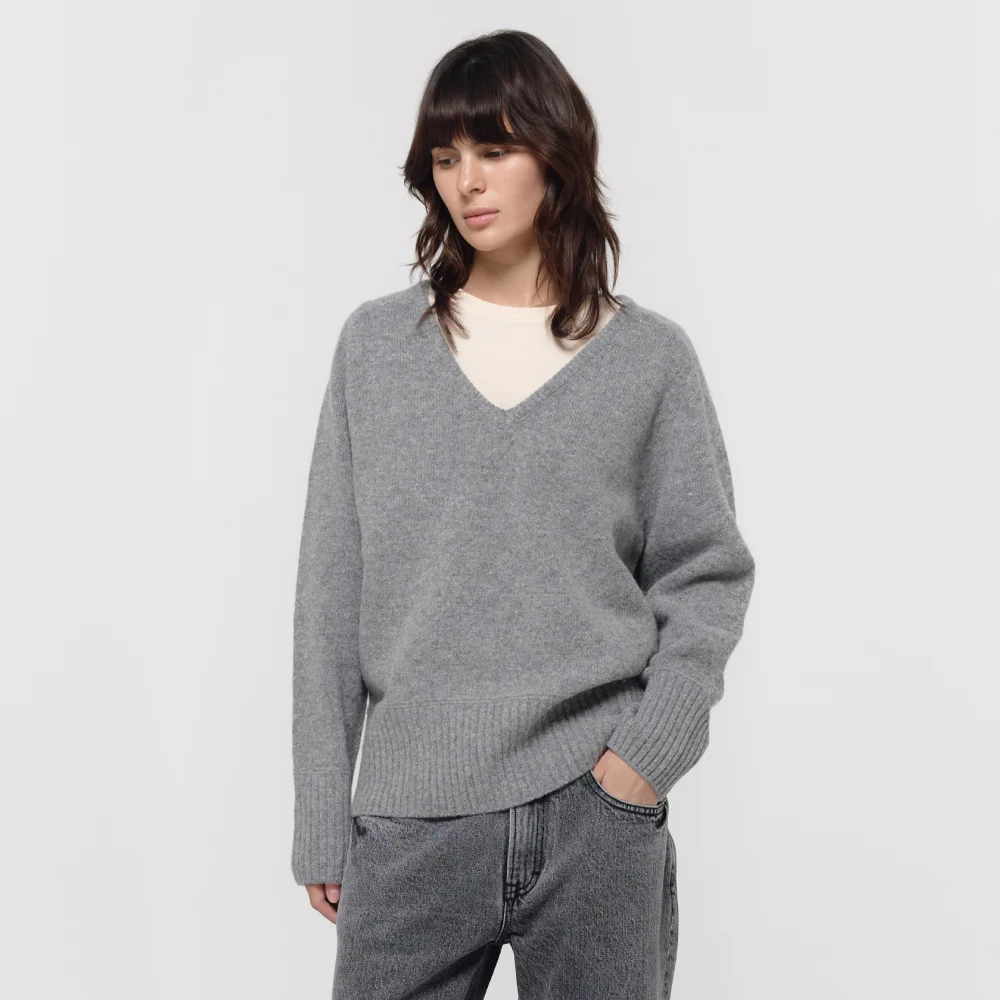 WOOL V-NECK SWEATER / GREY