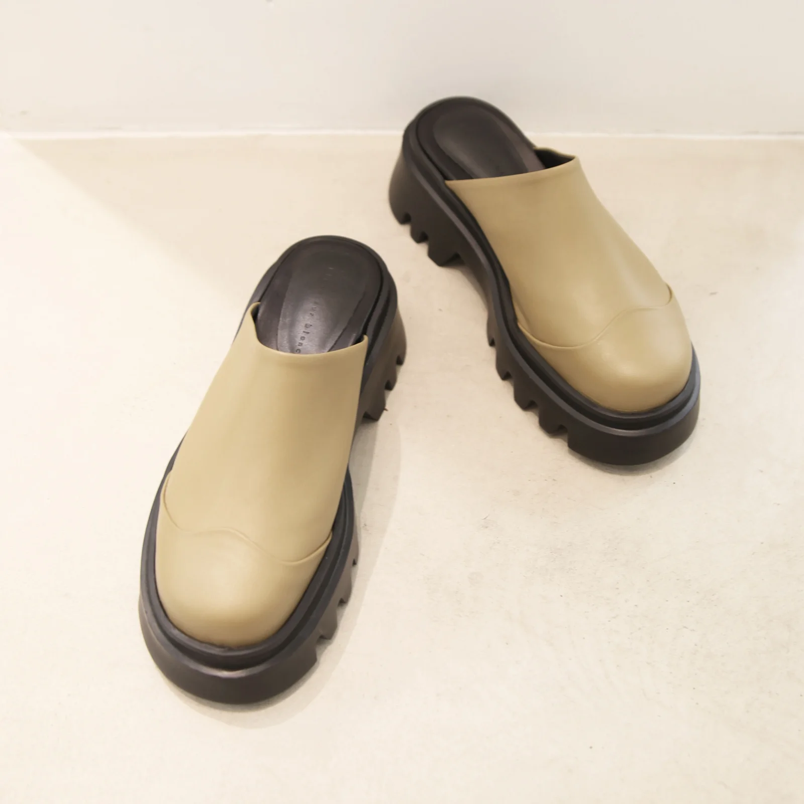 Lucas Mules Beige