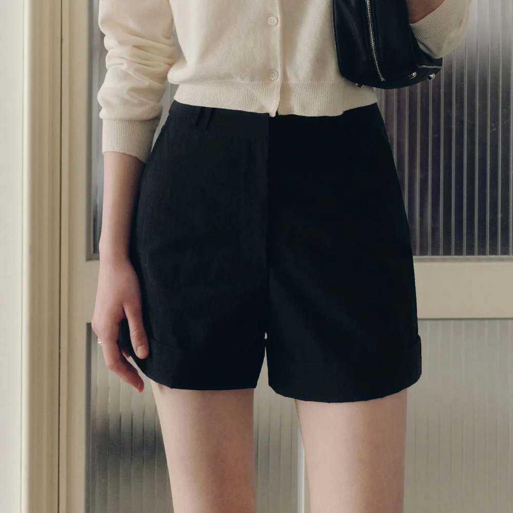 Jinny Roll-up Shorts (Black)