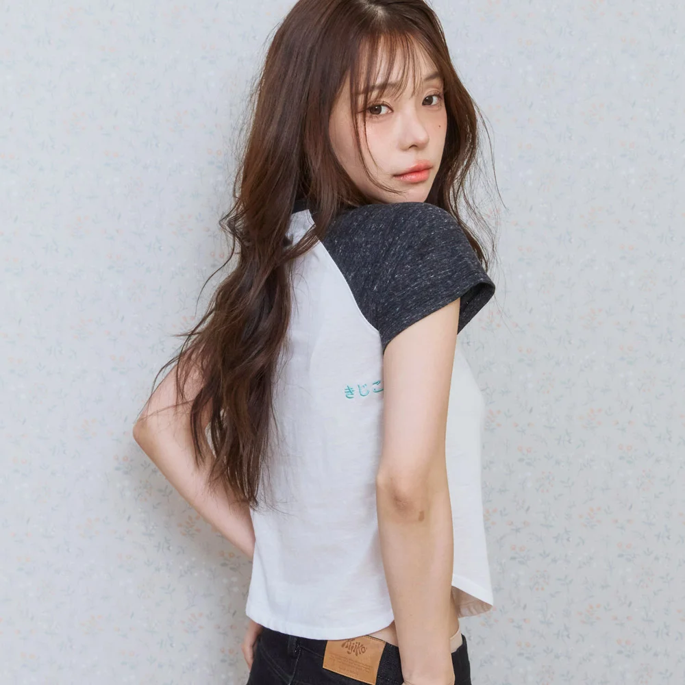 ke403. Back Logo Raglan Tee Black