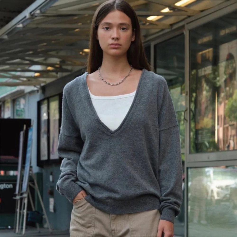 Roy Deep V-Neck Knit - Grey