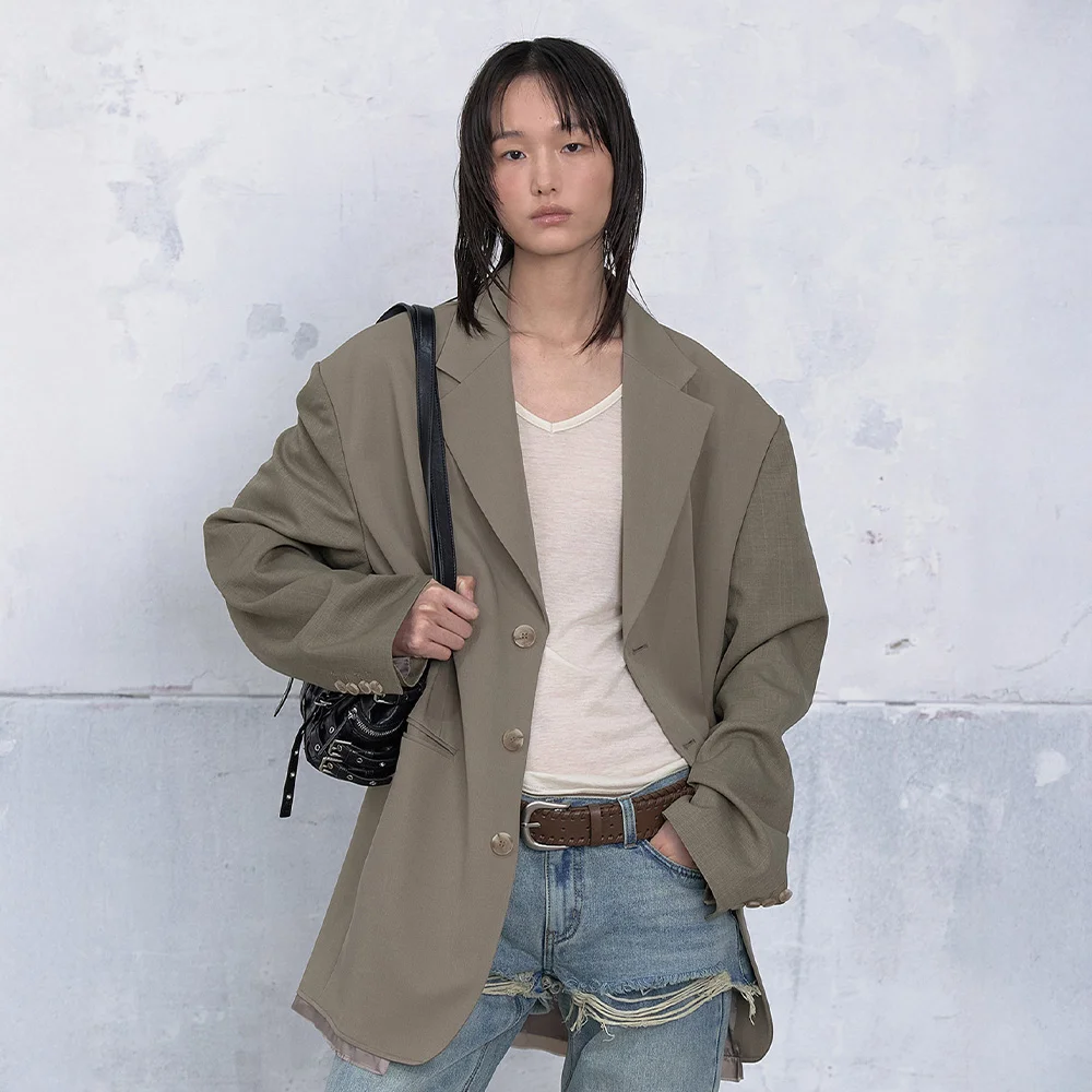 LOWCUT BLAZER IN KHAKI BEIGE