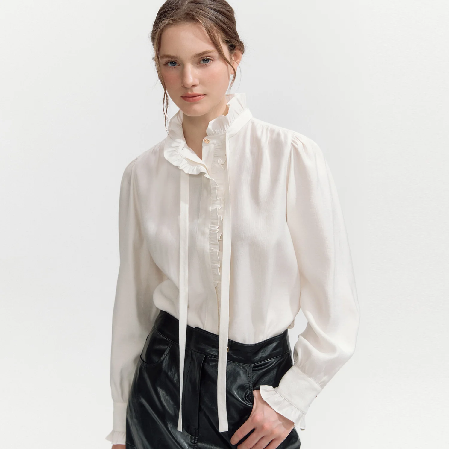 Frilled Band Collar Blouse IVORY