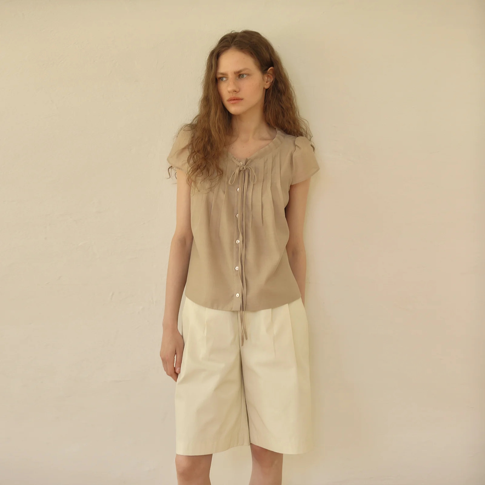 BUTTON STRAP MIDI PANTS