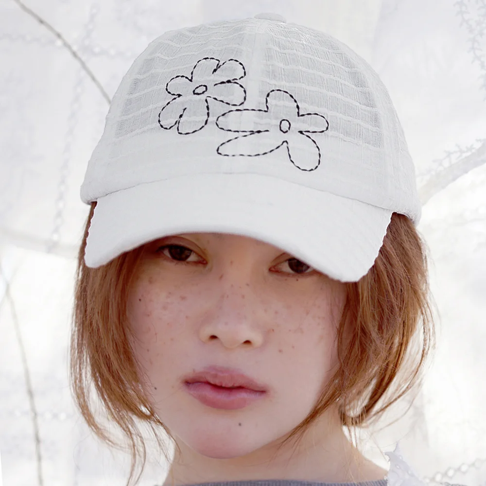 POSY CAP IN WHITE