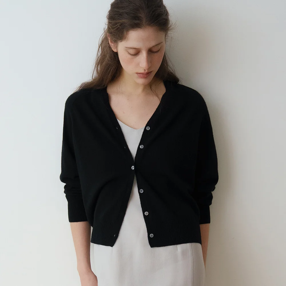 CASH MERINO V-NECK CARDIGAN_BLACK