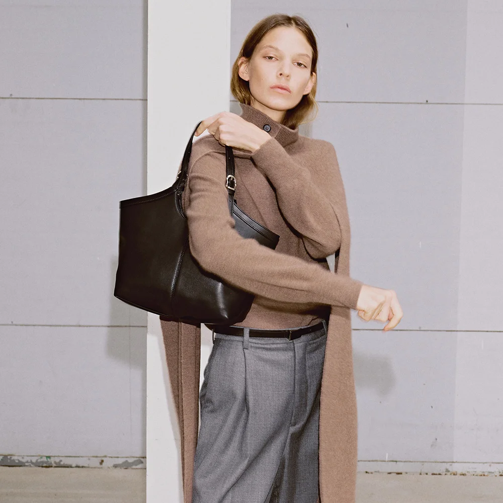 REV tote Medium A001-10
