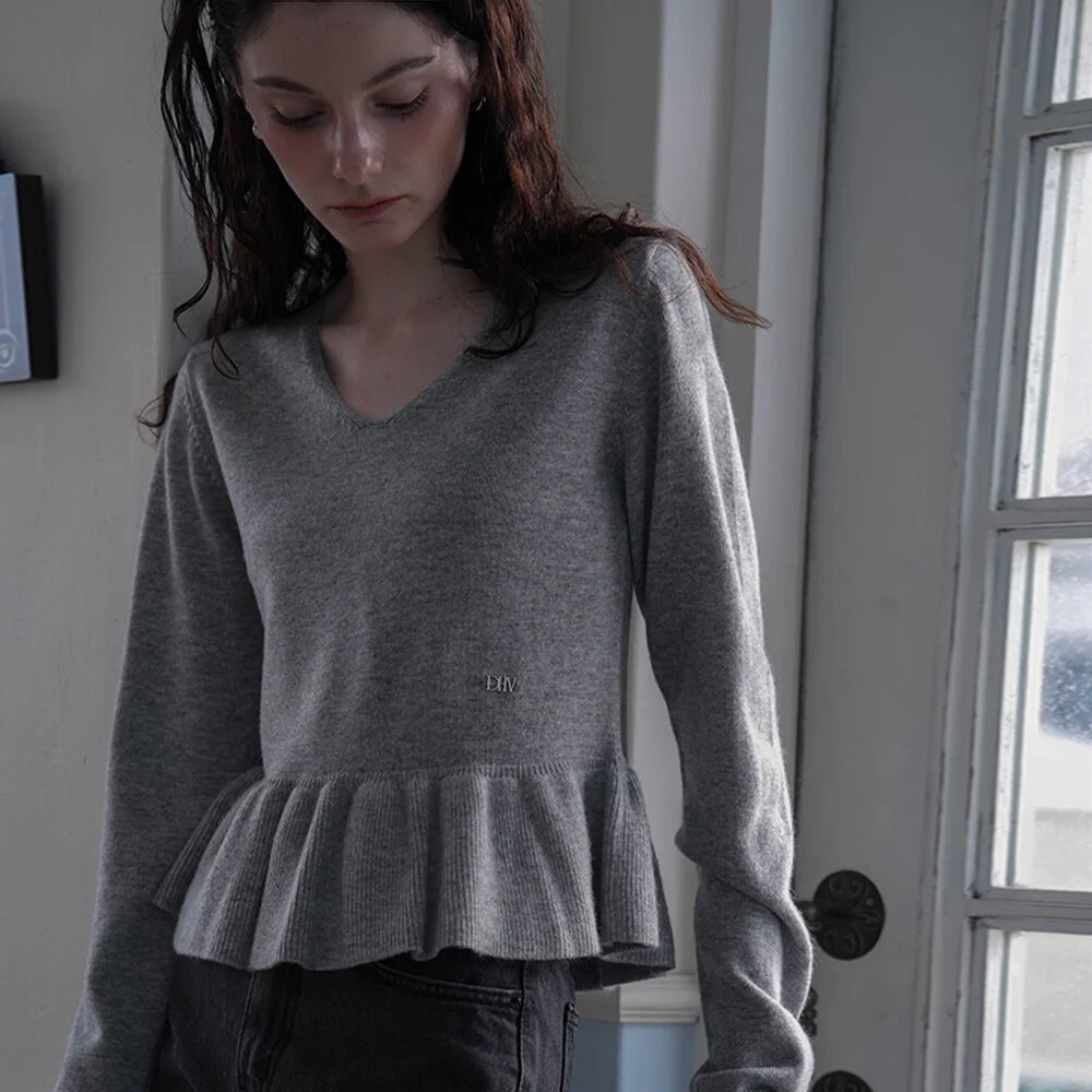 V-neck Flare Shirring Knit