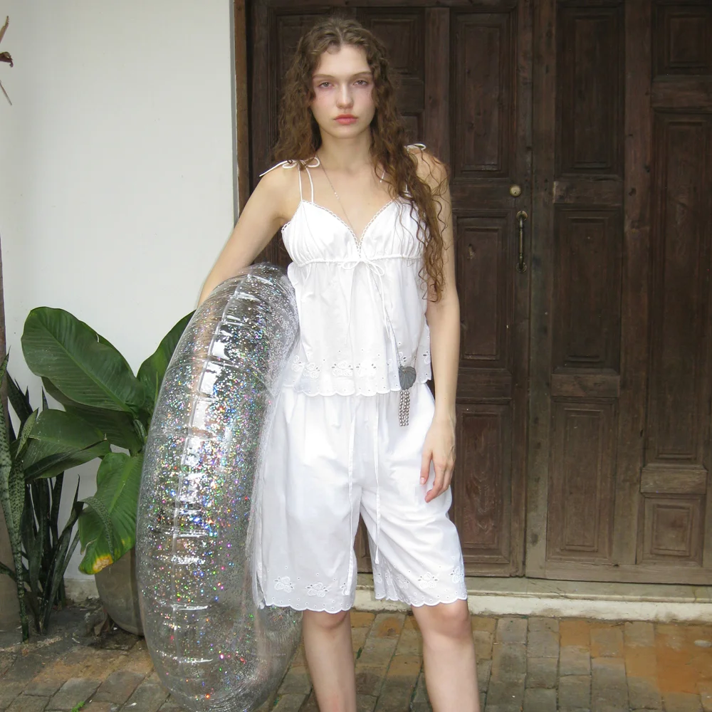 Rose Scallop Half Pants (White)