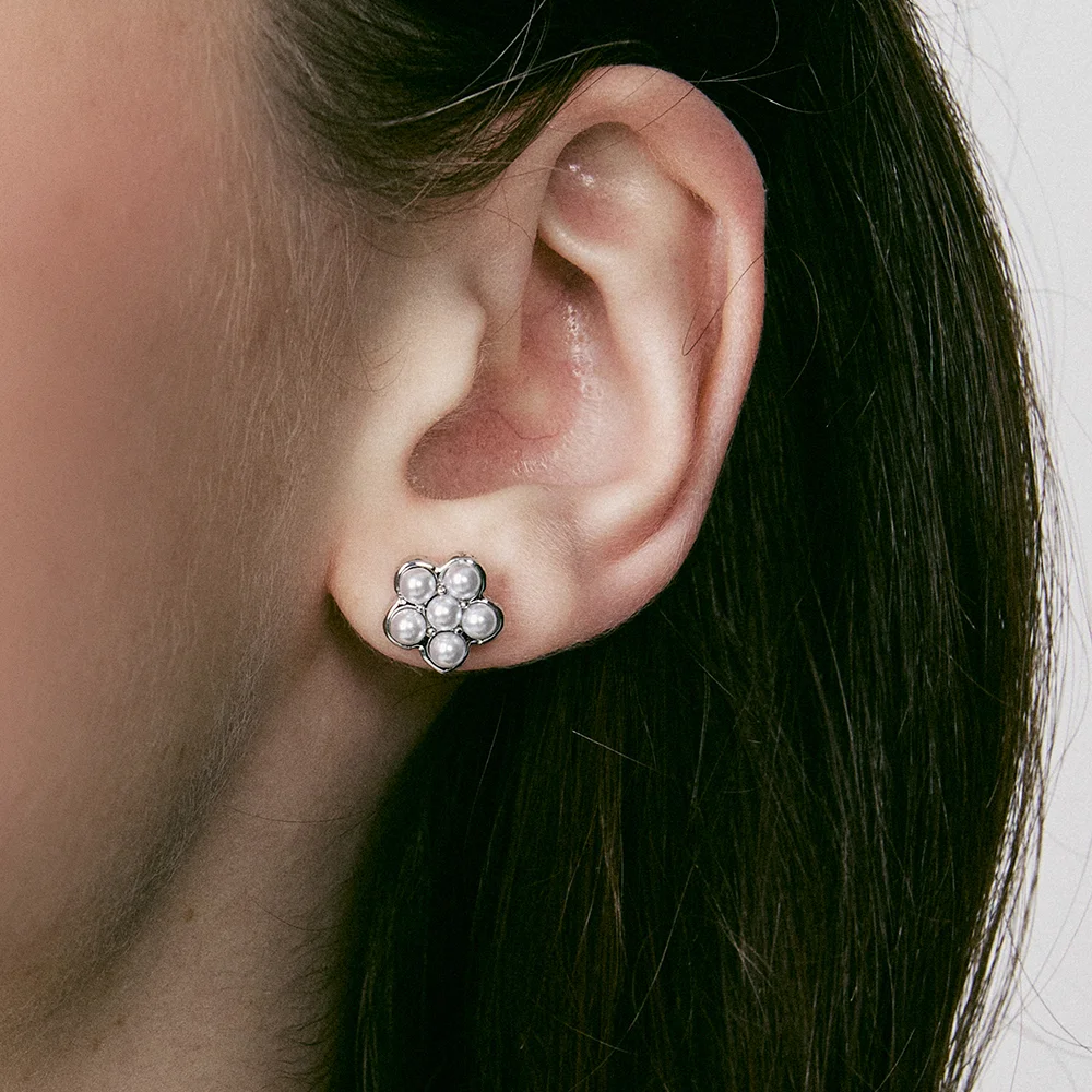 Texture Pearl Flower Earrings_VH249OEA010M