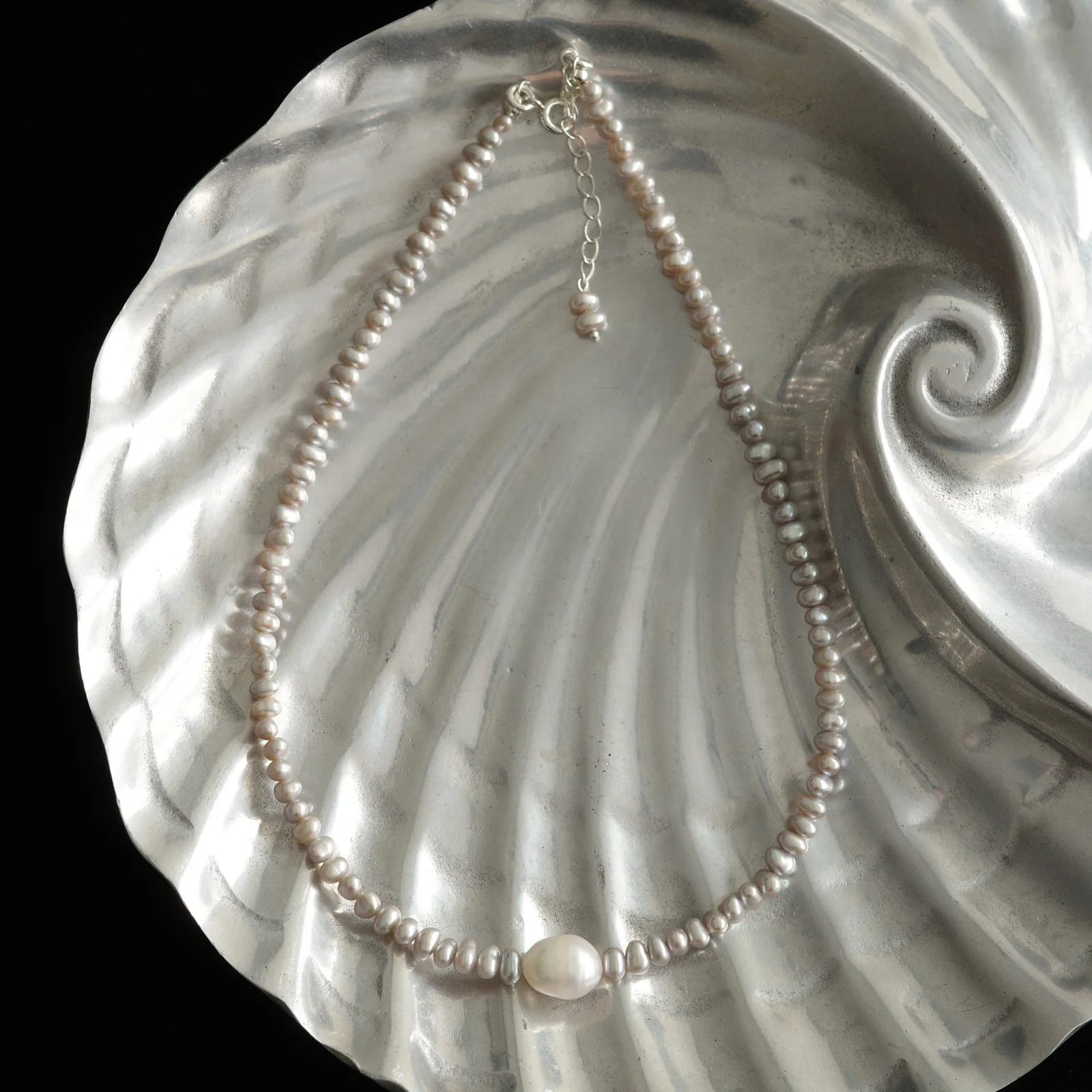 Argent Pearl Necklace