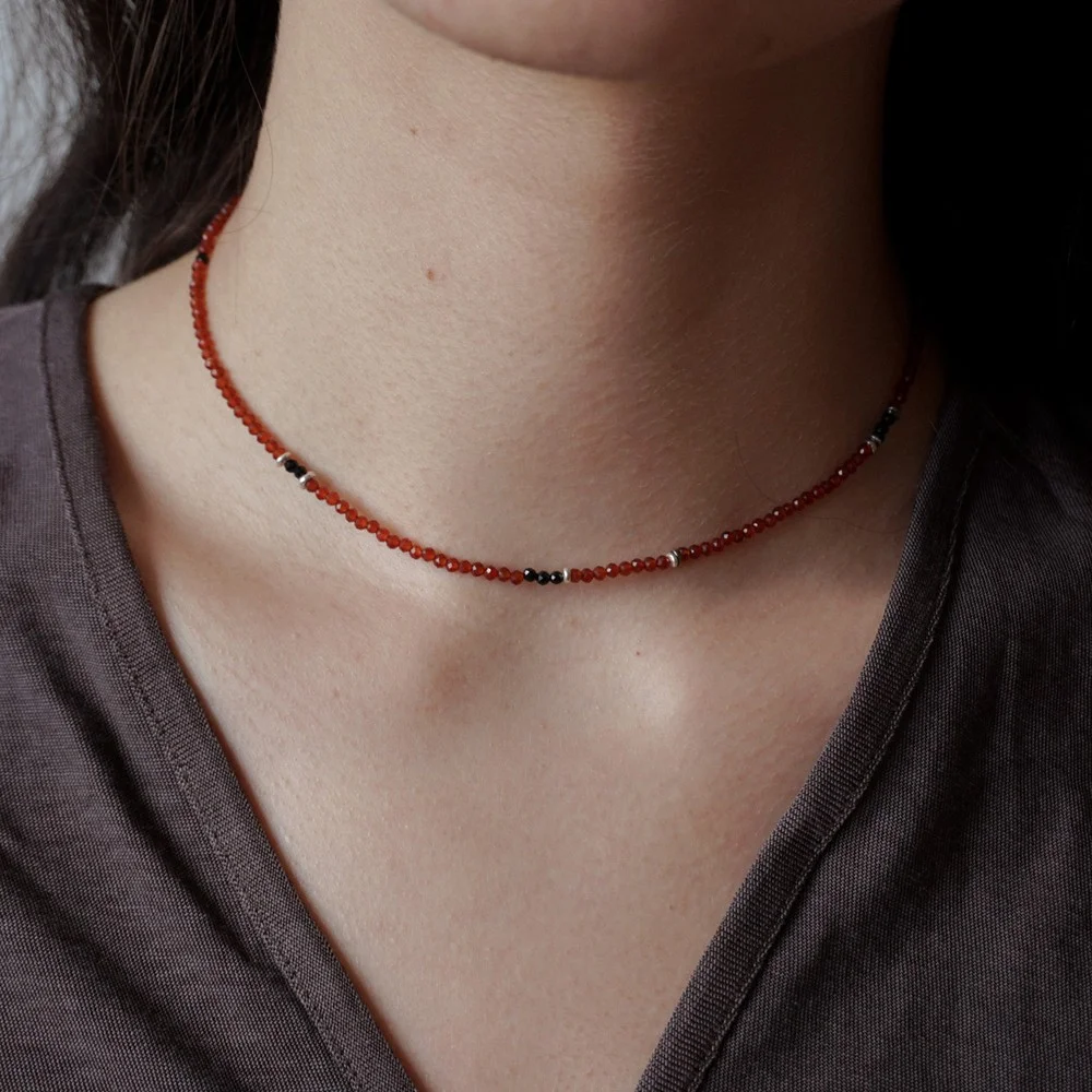 GLITTER NECKLACE RED BROWN