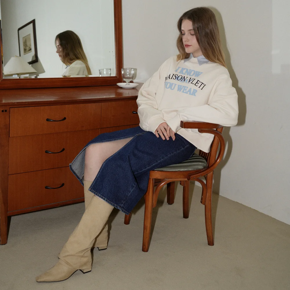 Logo Embroidery Round Crop Sweatshirt (Cream)