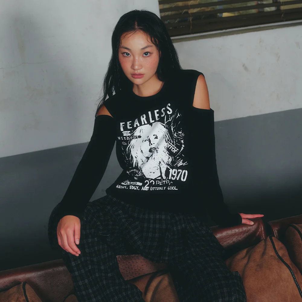 SHOULDER CUT OUT PRINTING T-SHIRT BLACK BQ4CL023