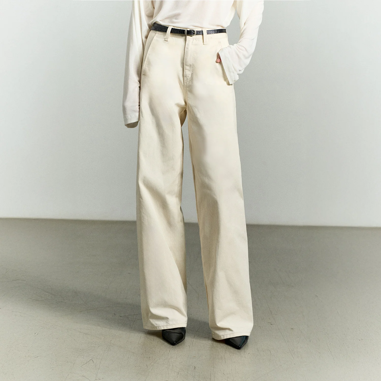ASYMMETRIC SEAM DETAIL PANTS CREAM