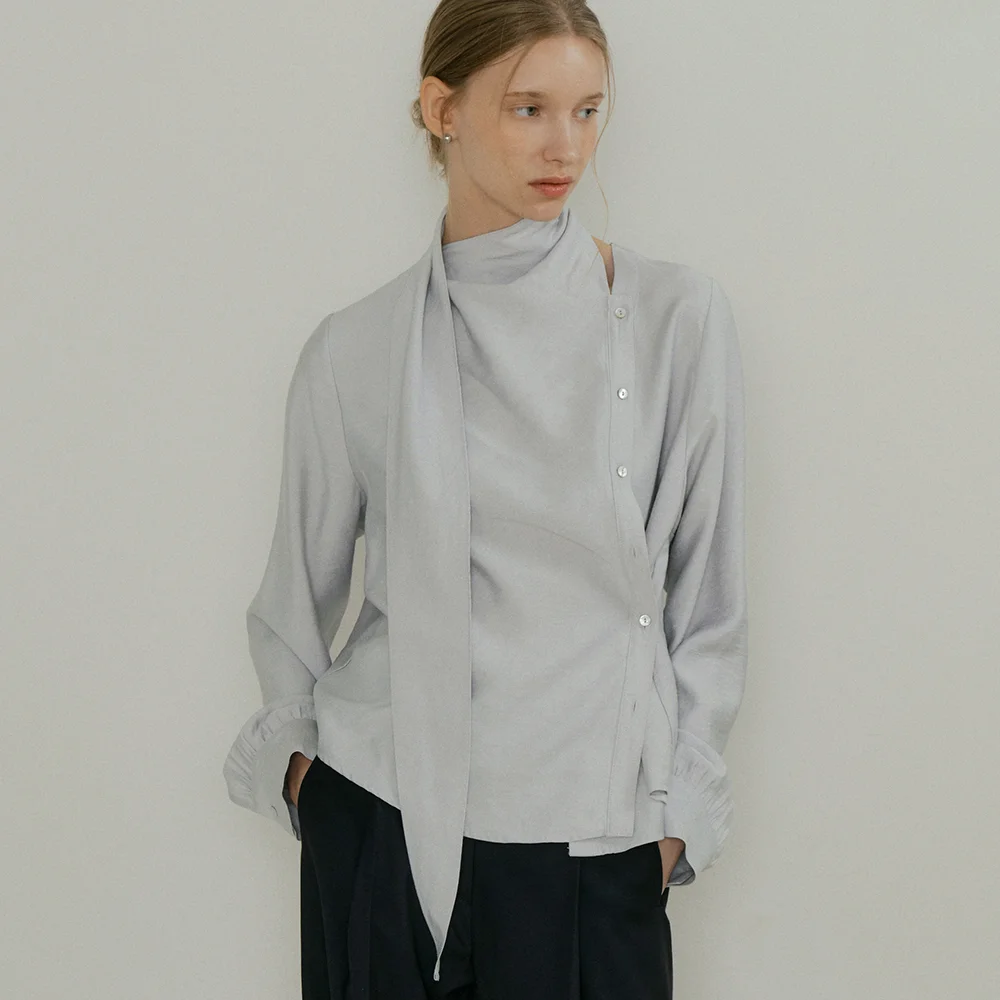 comos 1543 scarf-neck oblique blouse (pearl gray)