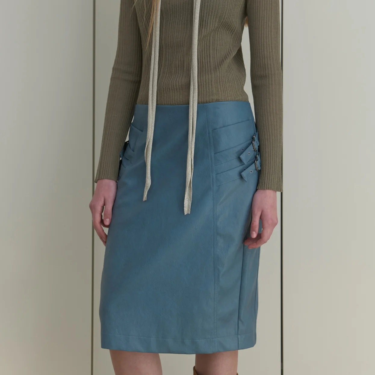 BUCKLE LEATHER SKIRT_BLUE
