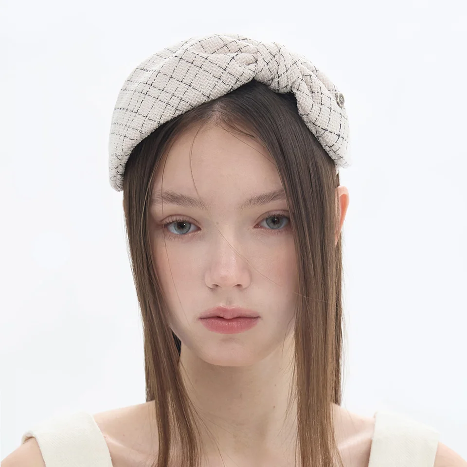 Chloe Fascinator - Ivory