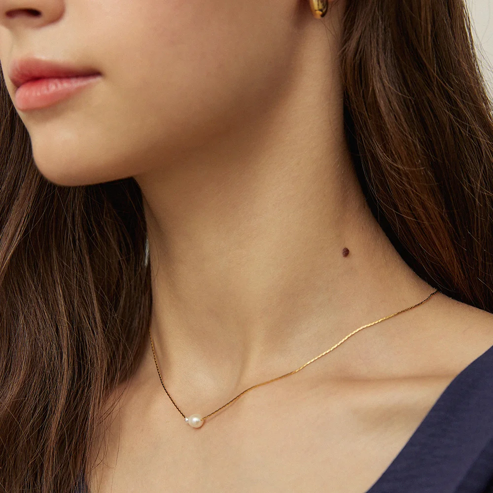 Simple one pearl necklace - gold