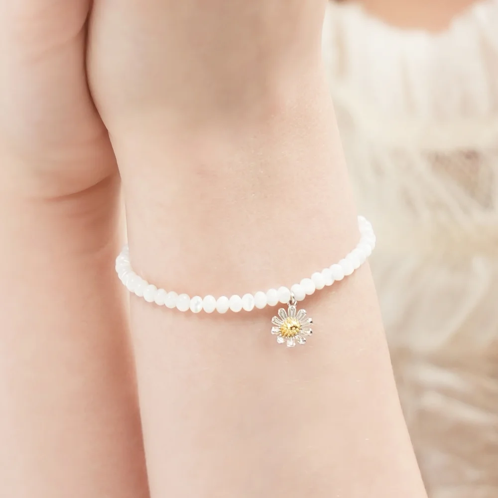 Combi daisy charm mother of pearl beads Bracelet 貝母 串珠 金色 銀色925 吊飾 雛菊 手鏈