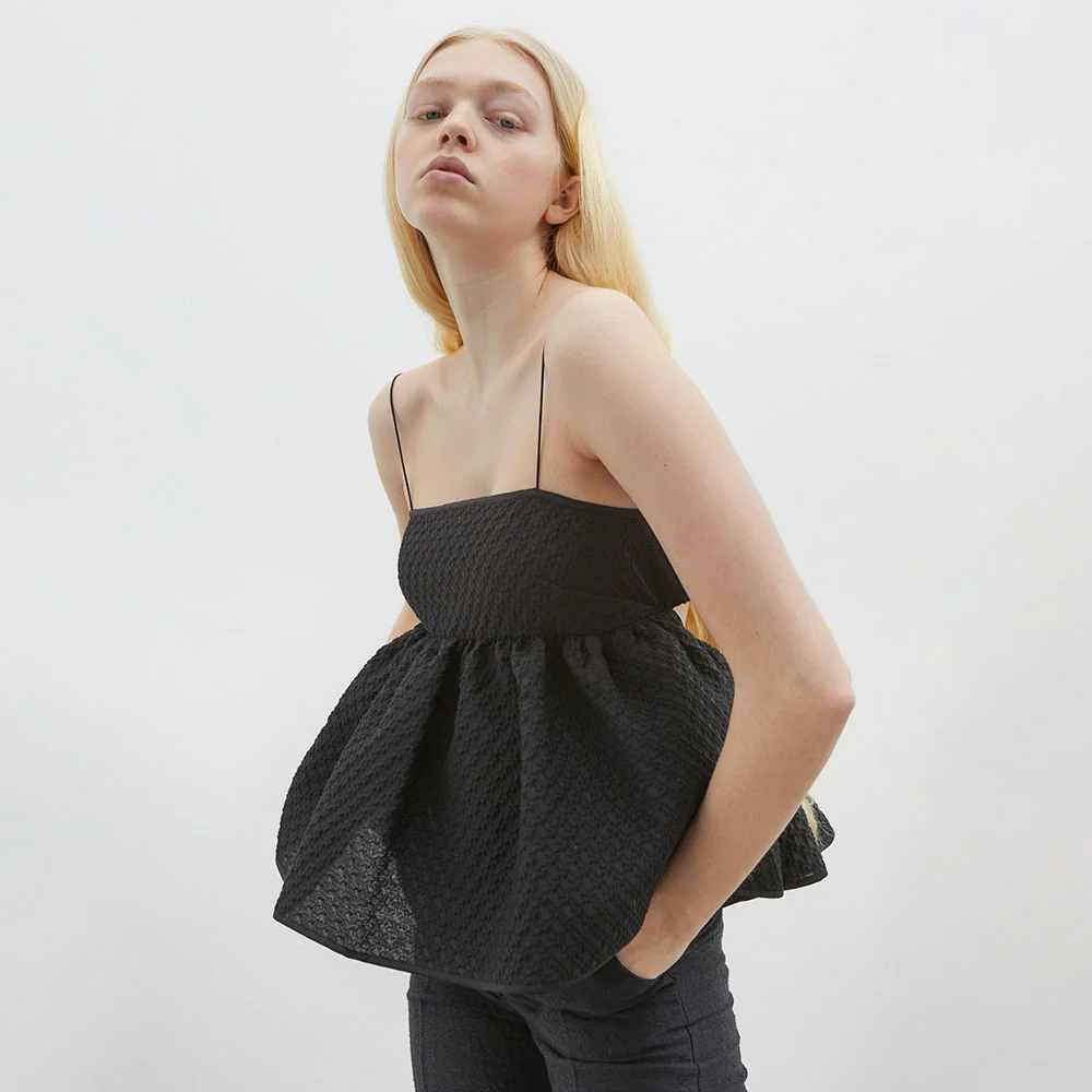 (W) SELENA TOP BLOSSOM MATELASSE (BLACK)