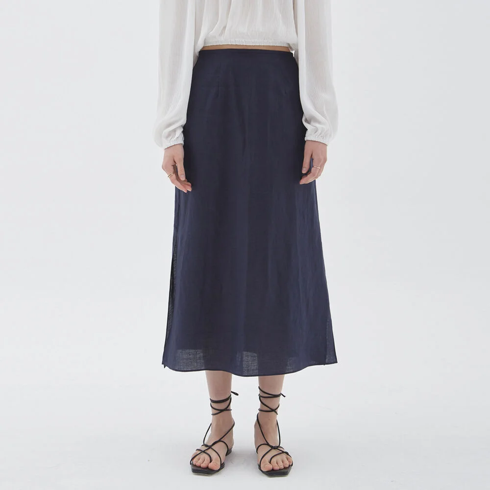FEMININE SLIT LONG SKIRT_NAVY