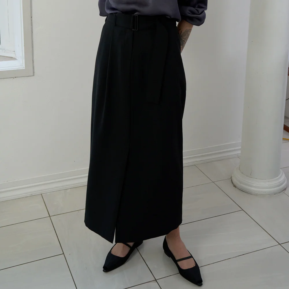 LOW PIN-TUCK BELTED SKIRT_BLACK