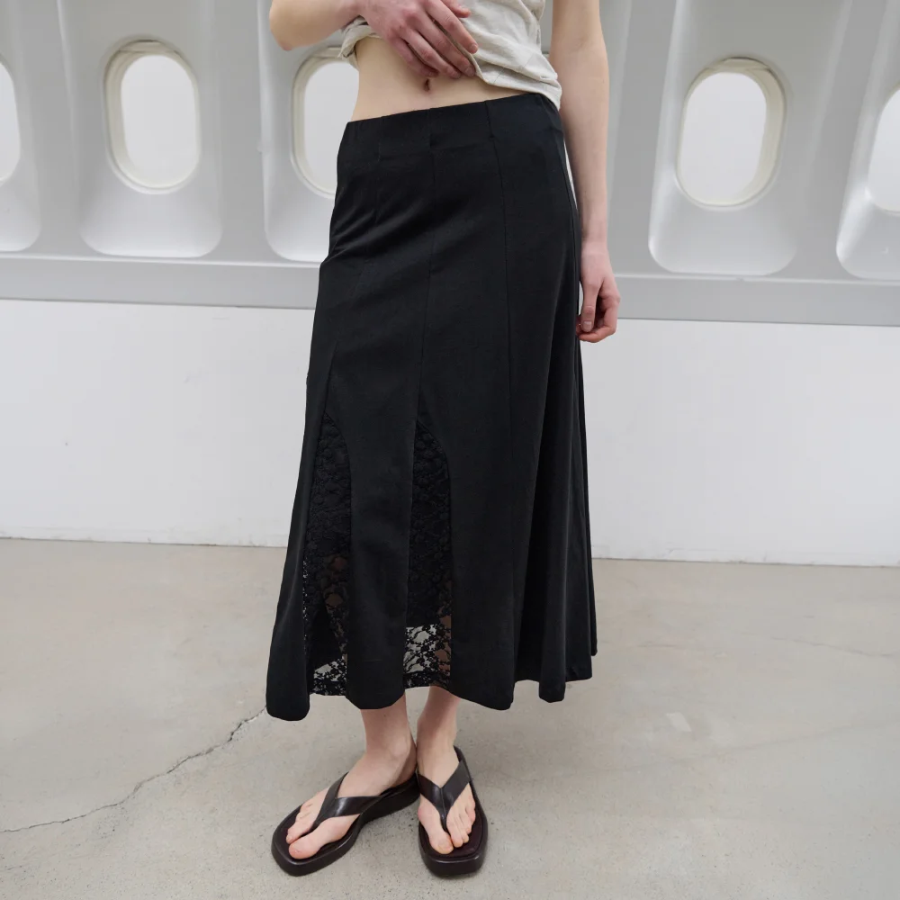 Lace Cut Flare Long Skirt (Black)
