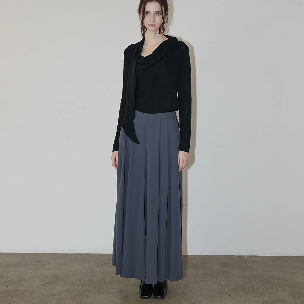 Lautre two tuck Flare pants