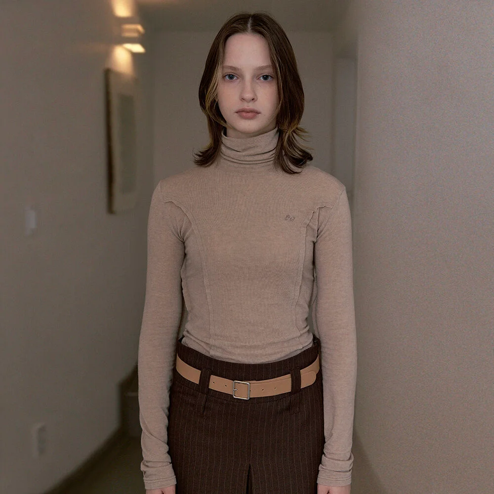 Raw Edge Turtle Neck (Light Beige)