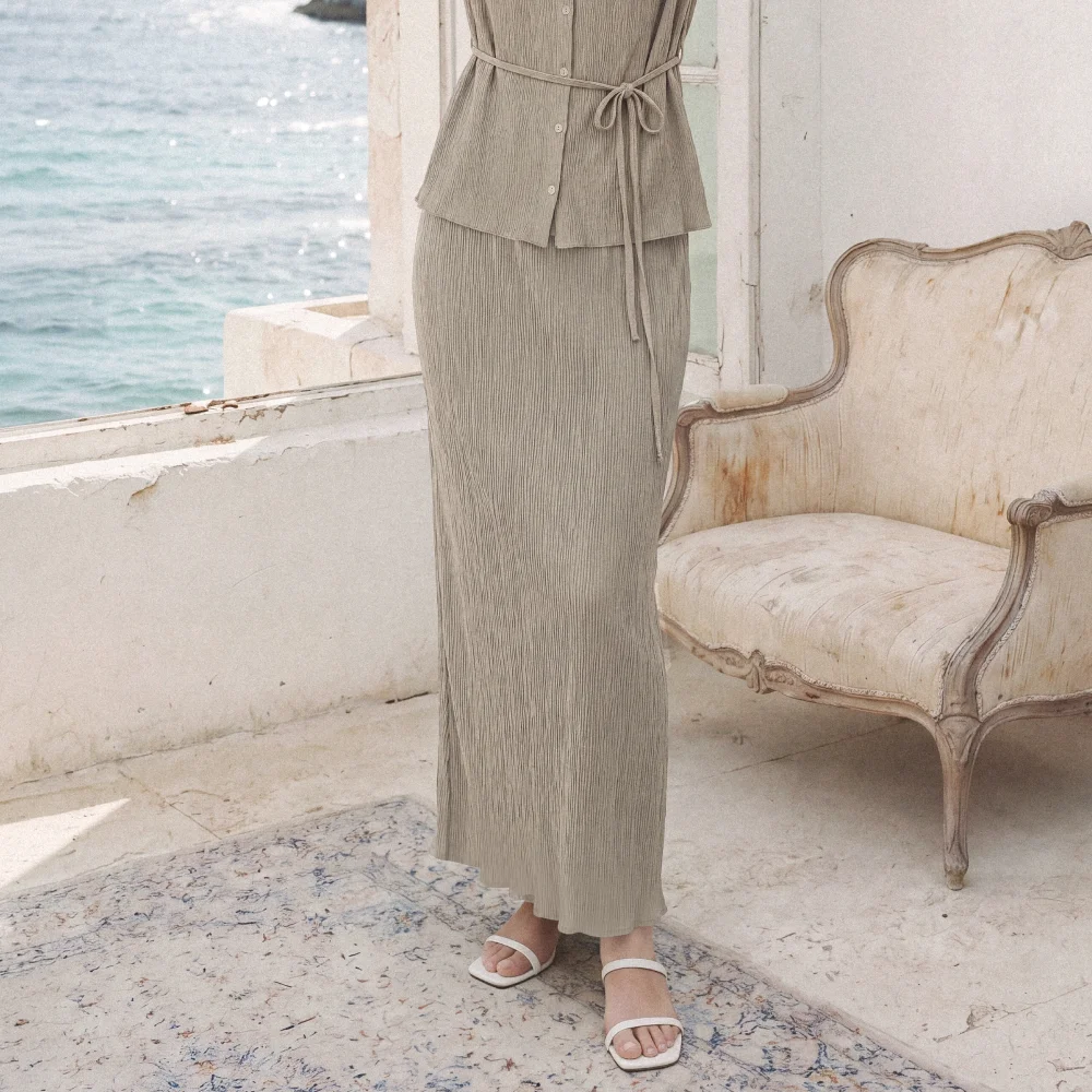 GRACENE PLEATS LONG SKIRT (TAUPE)