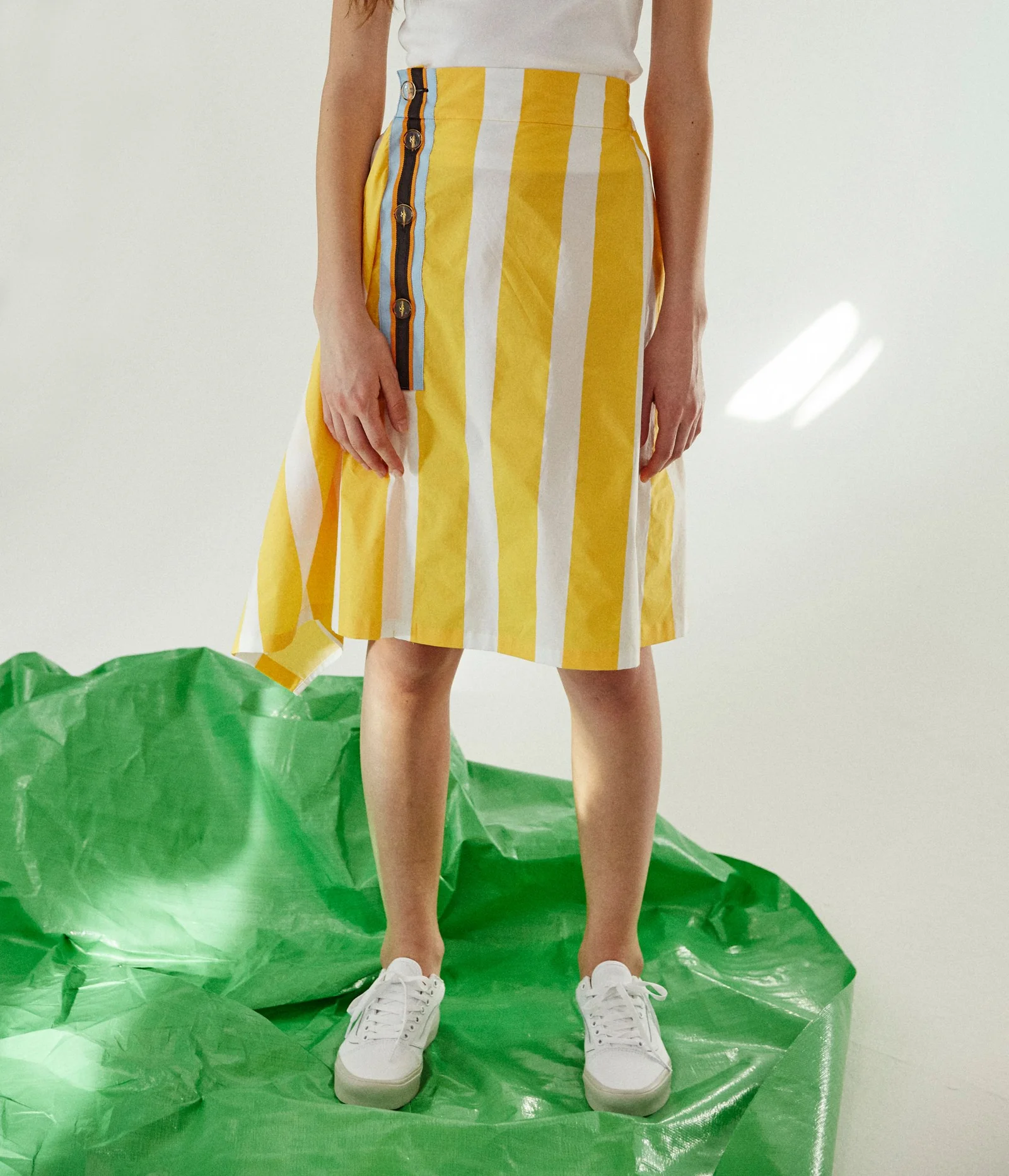 BUTTON WRAP SKIRT