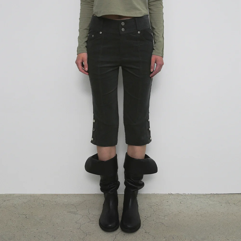 RIVET COTTON CAPRI PANTS_CHARCOAL