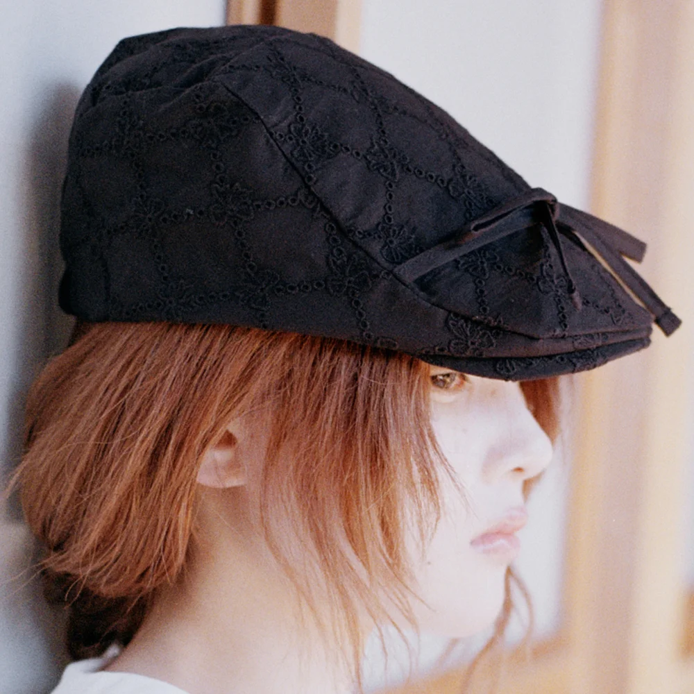 RIBBON EYELET FLAT CAP IN BLACK
