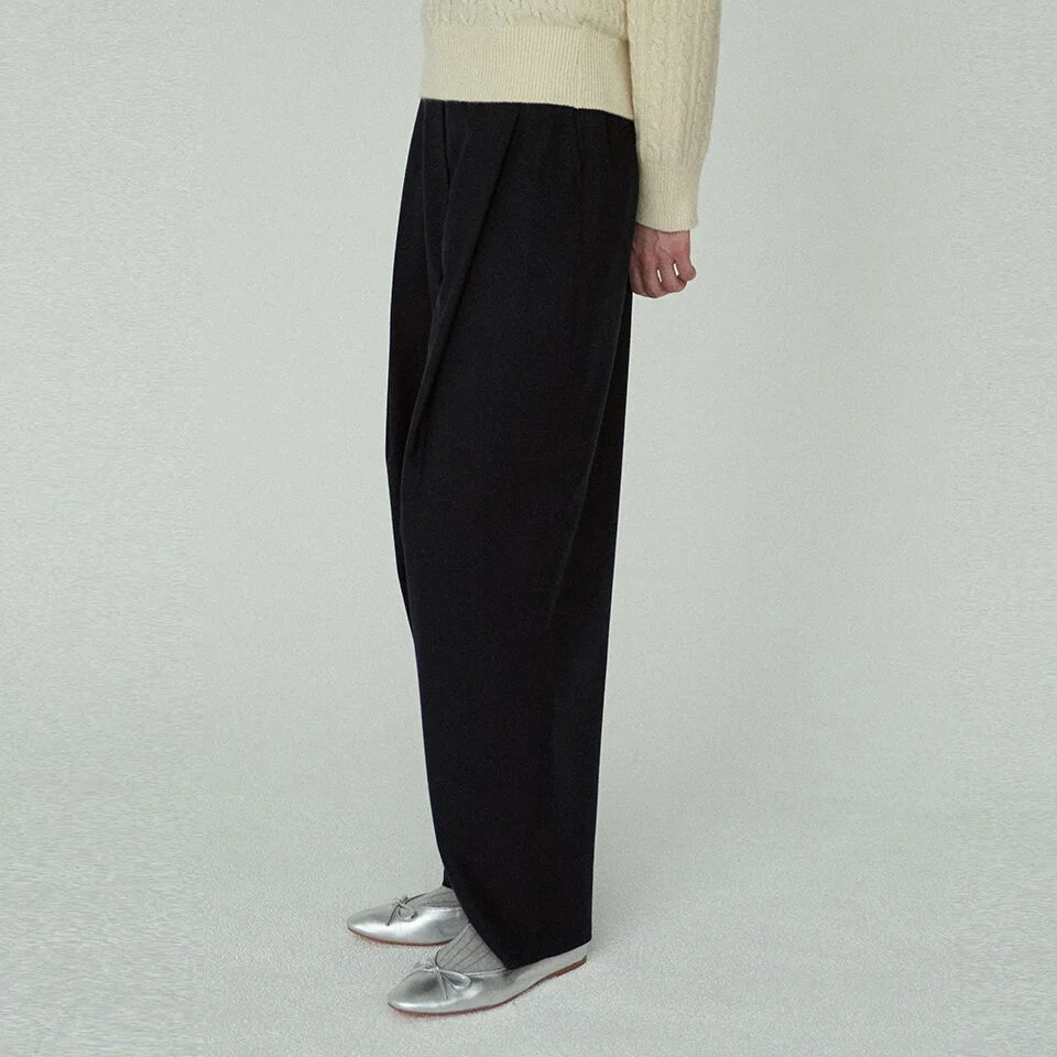 wool curved tuck pants (navy)