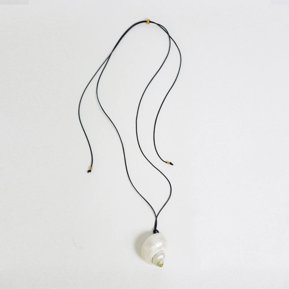 Shell tide string necklace