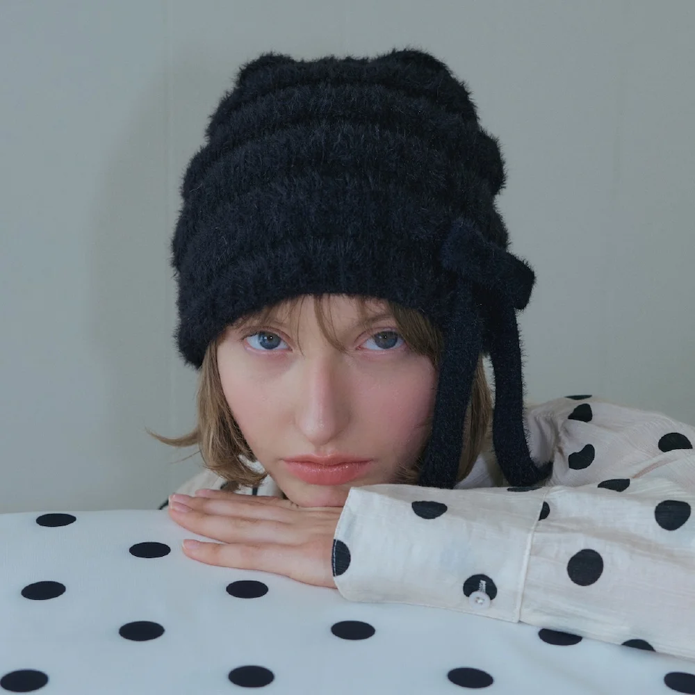 MELLOW BOW BEANIE IN BLACK