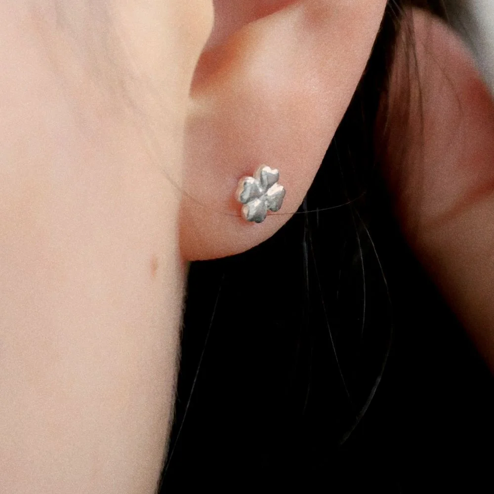 Four leaf clover earrings (2 color) / 四葉草 鉚釘 耳環